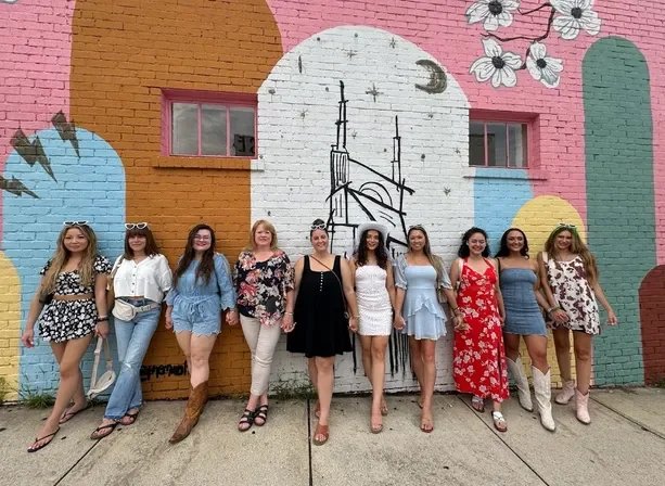 Murals & Mimosas Tour in Nashville