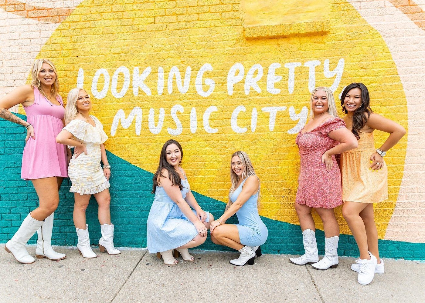 Murals & Mimosas Tour