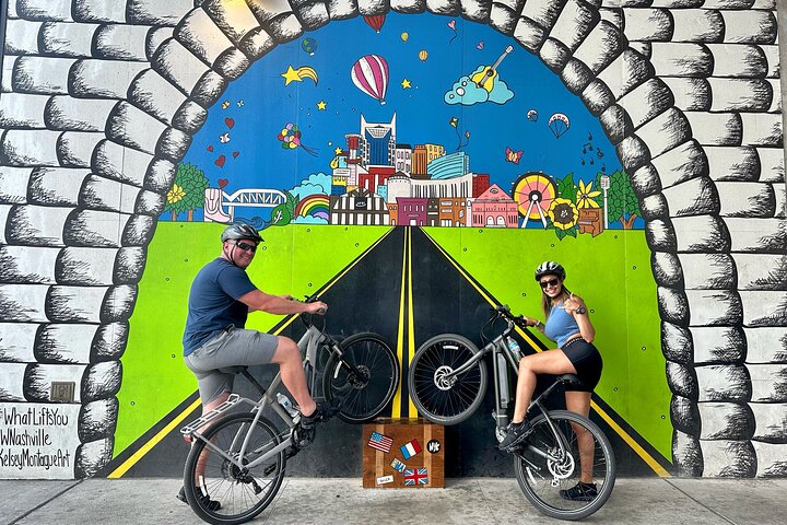 Mural and street art tour on e-bikes Nashville