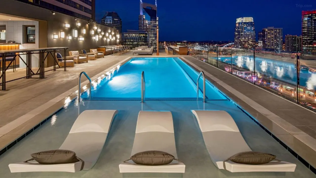 Holston House Nashville pool